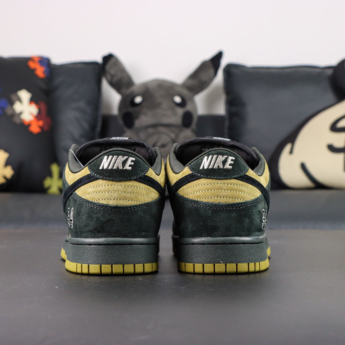 Nike SB Dunk  Low Supreme "Camper Green"
