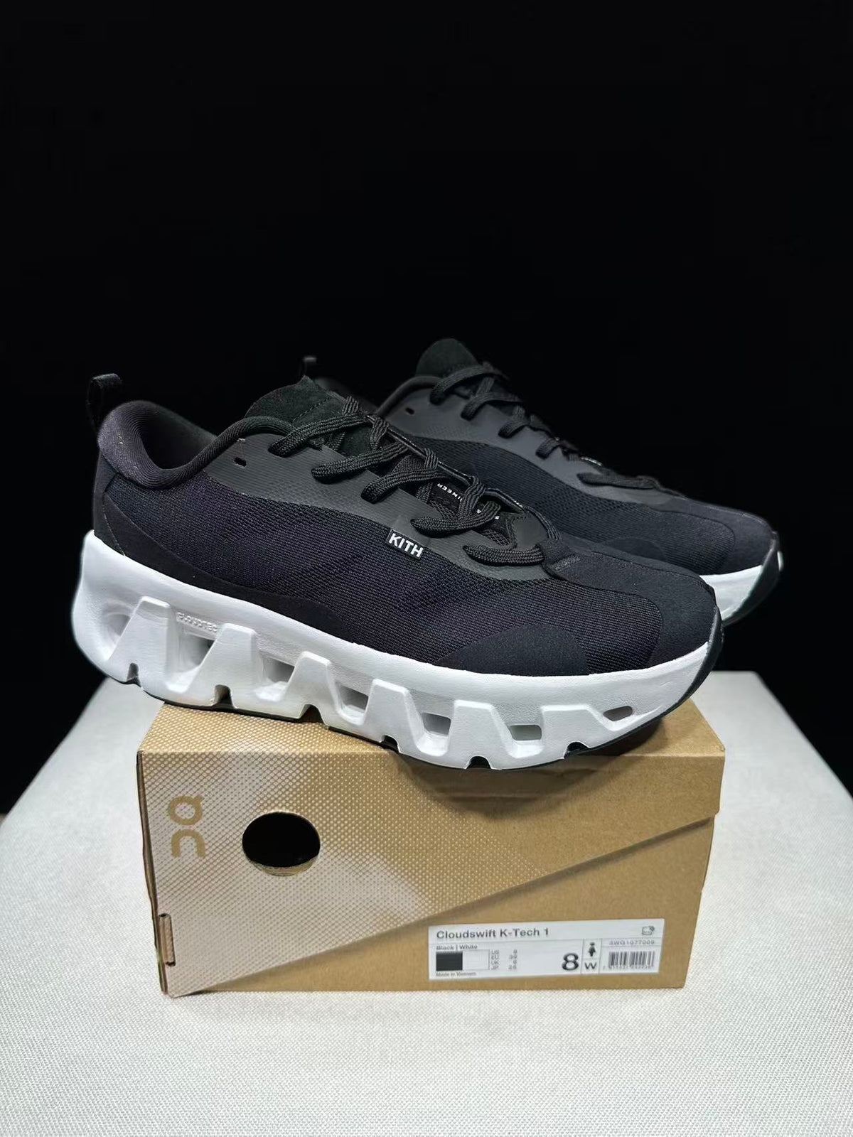 ON - KITH K TECH 1 BLACK WHITE