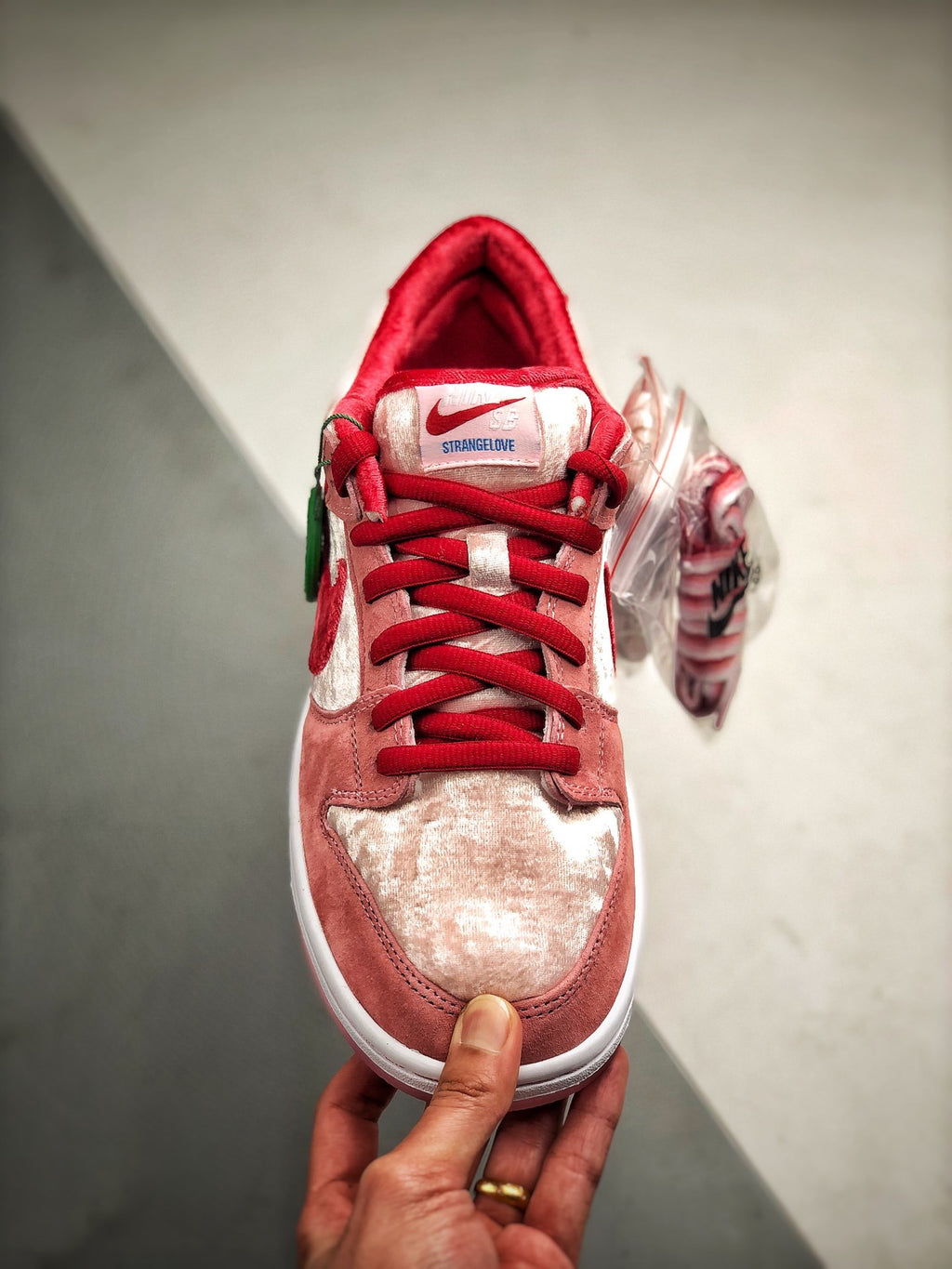 Nike SB Dunk  Low StrangeLove Skateboards