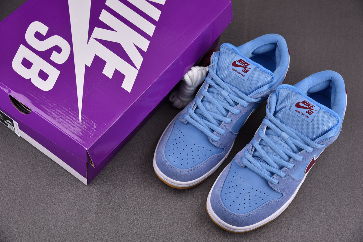 Nike SB Dunk  Low  "Philadelphia Phillies"