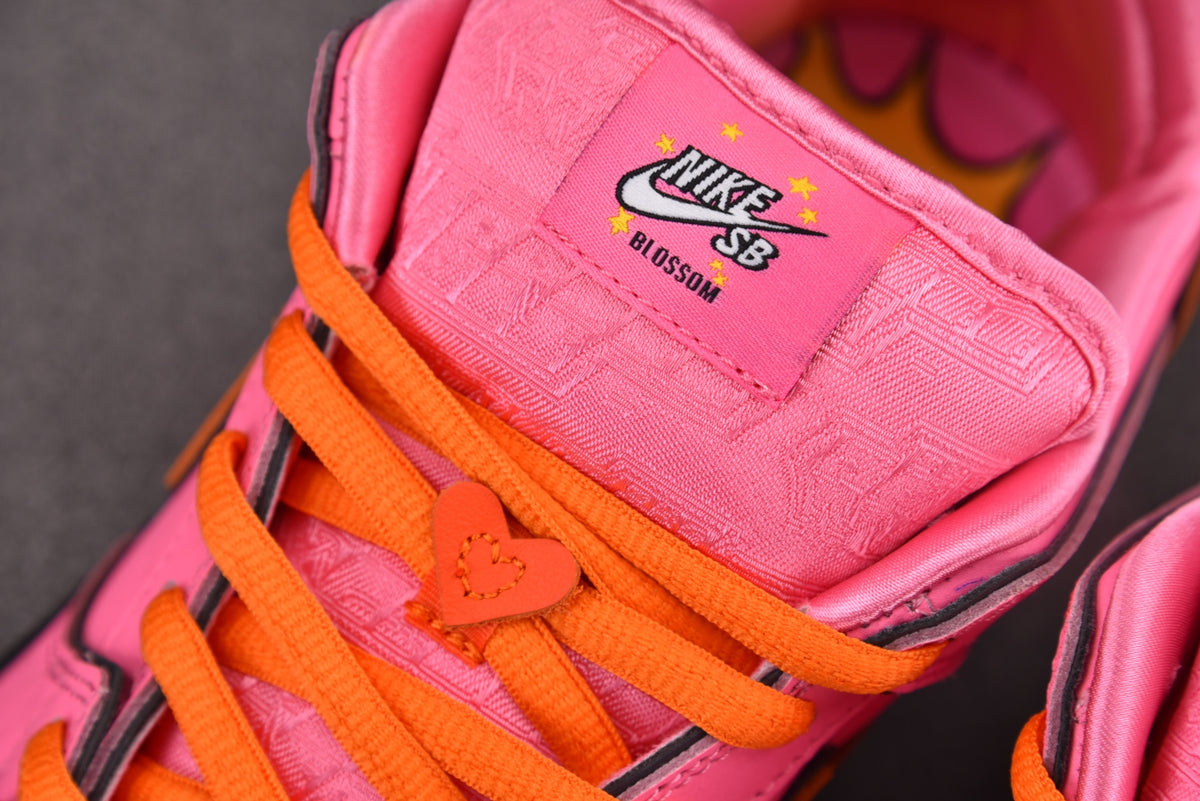 Nike SB Dunk  Low "The Powerpuff Girls - Blossom"