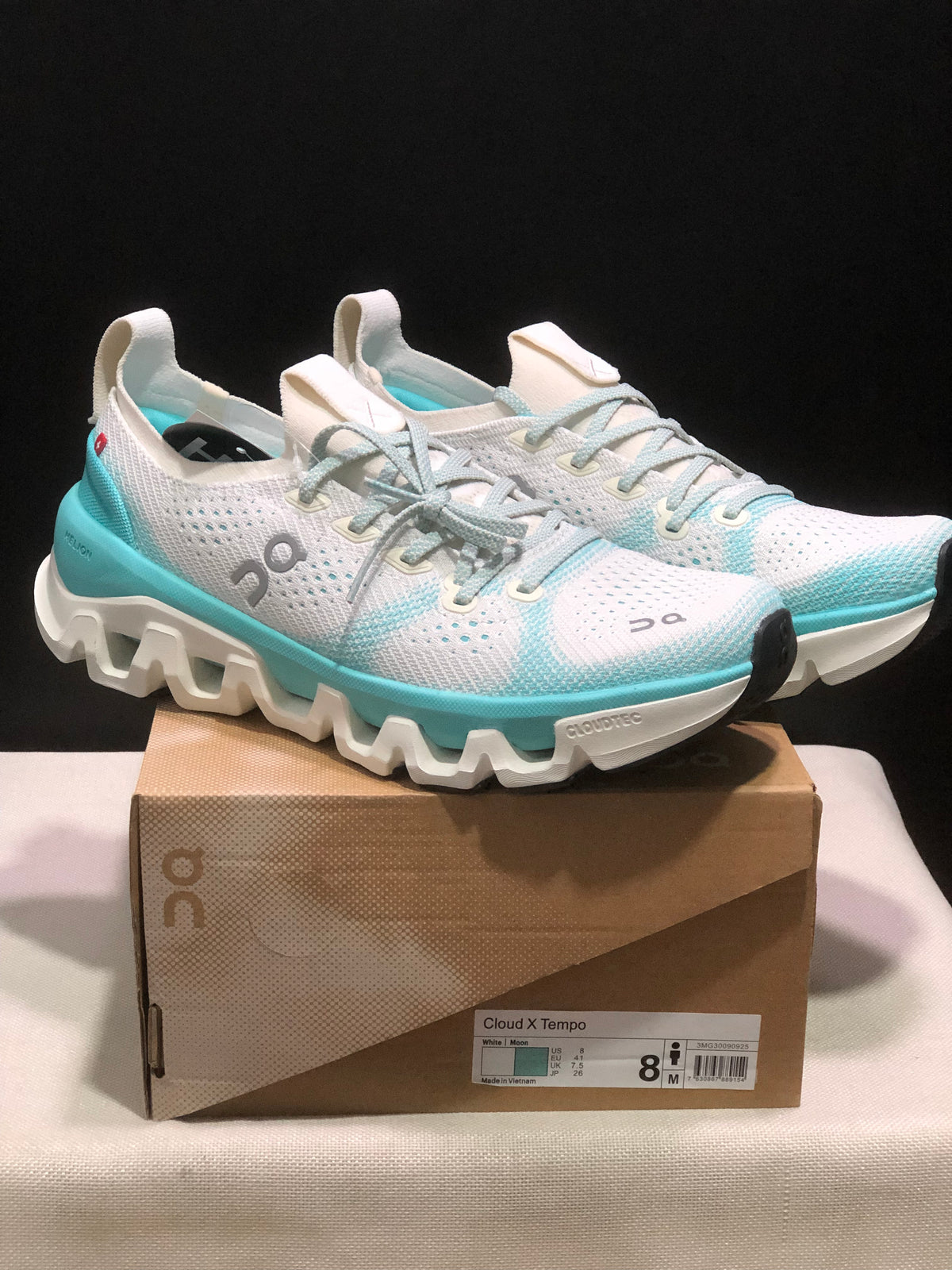 ON - CLOUD X TEMPO 1 ECLIPSE WHITE MOON