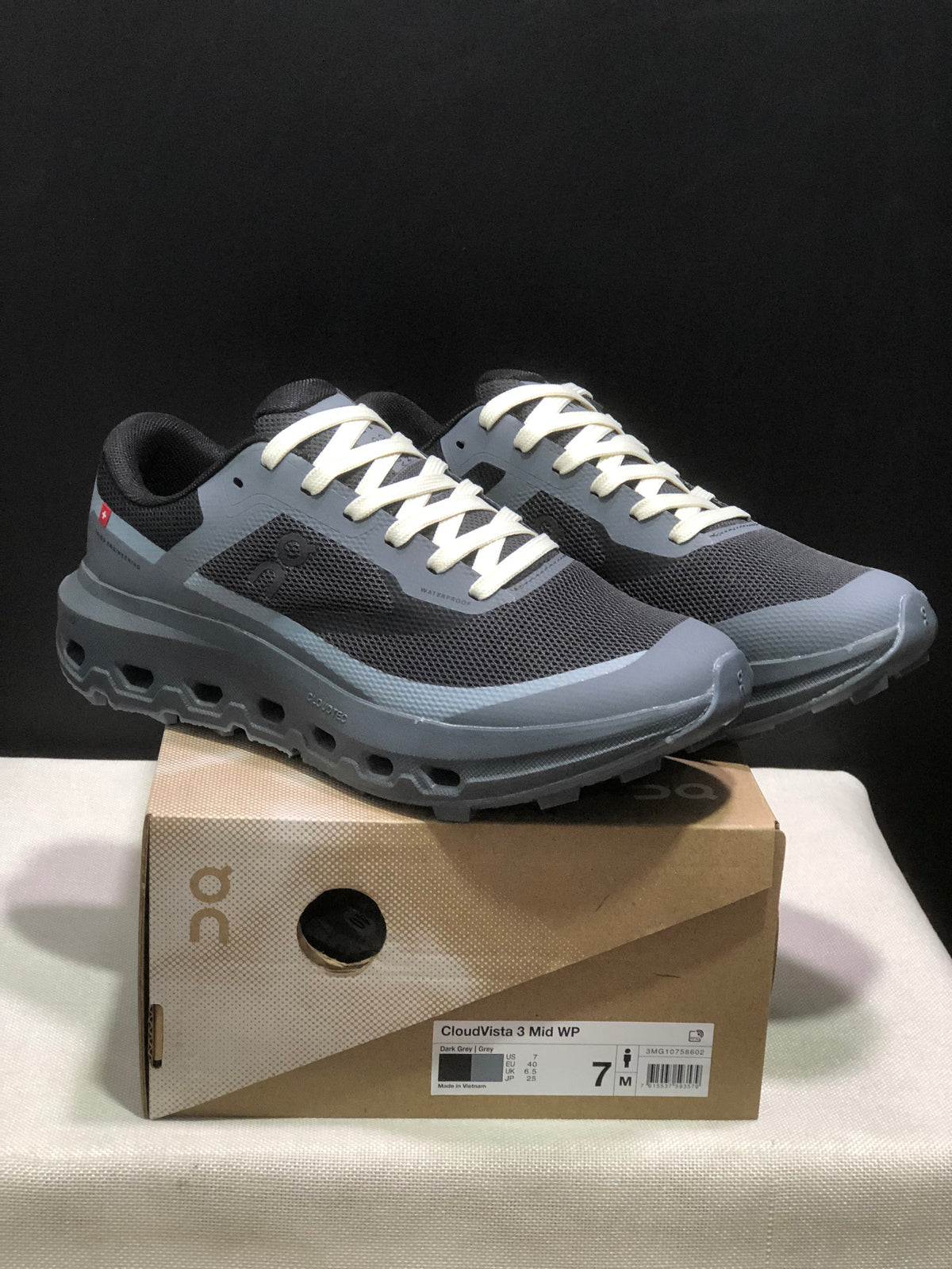 ON - Cloudvista 3 dark grey
