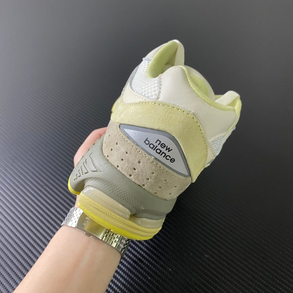 NEW BALANCE 2002R AURALEE 'White'  beige and brown