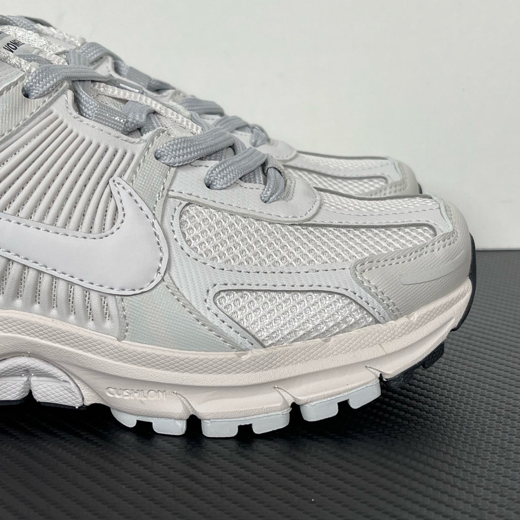 NIKE AIR ZOOM VOMERO 5 SP Vast Grey / Black-Sail