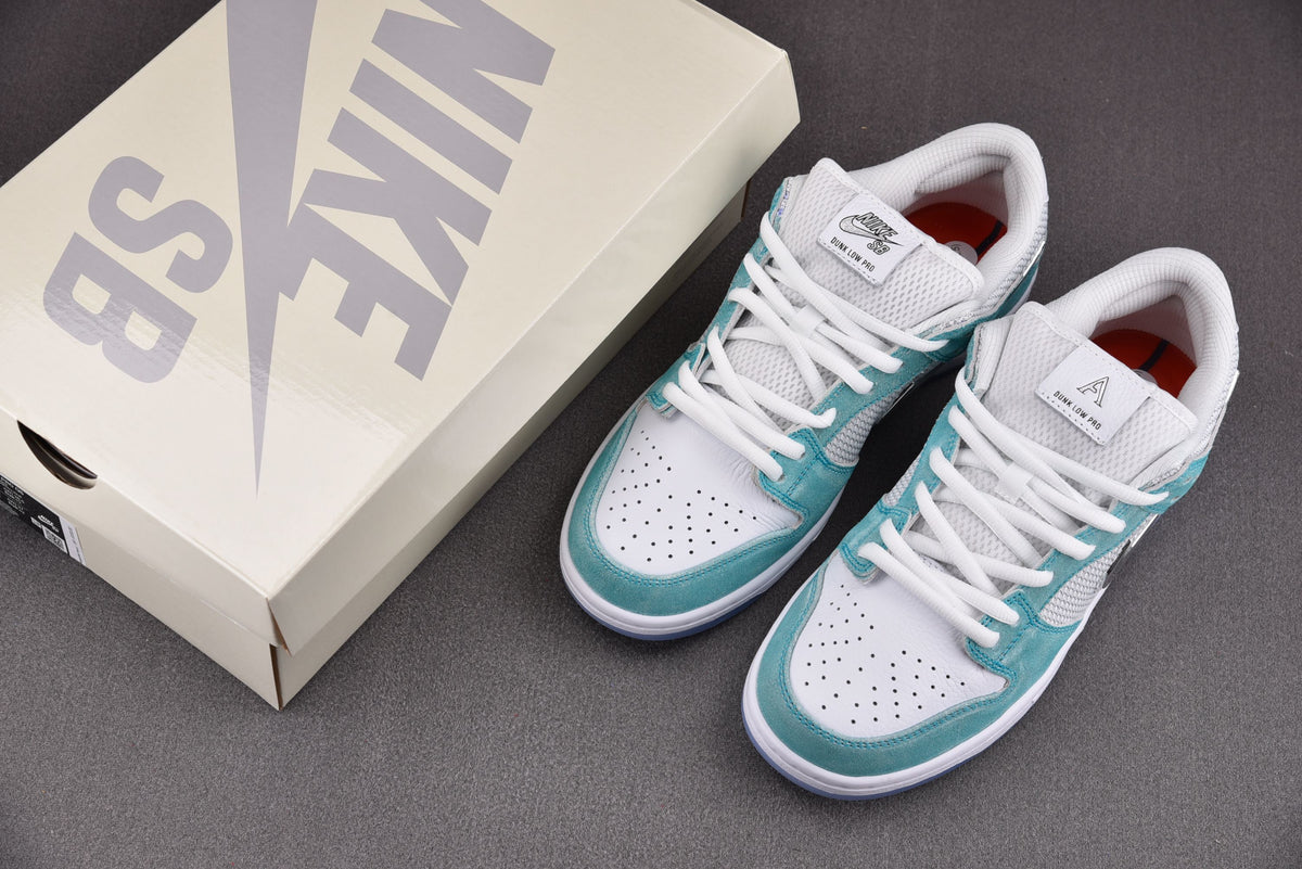Nike SB Dunk  Low  April Skateboards