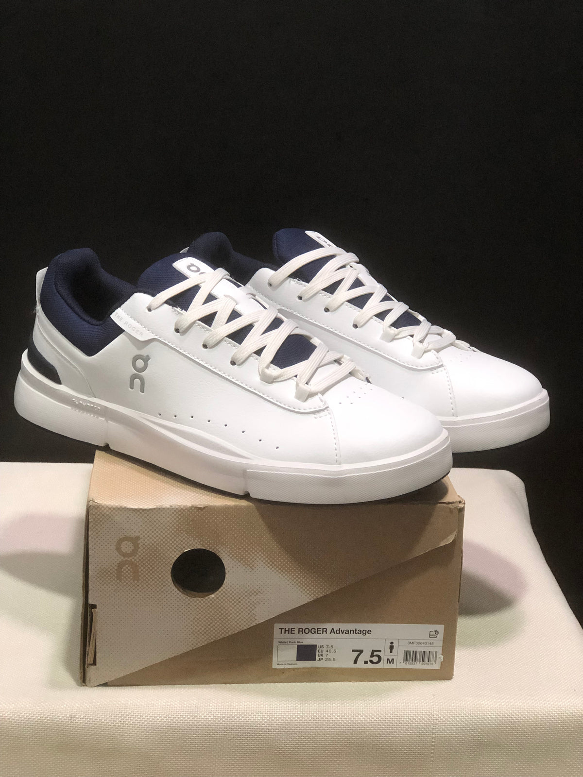 ON - ROGER FEDERER X THE ROGER CENTRE COURT WHITE DARK BLUE