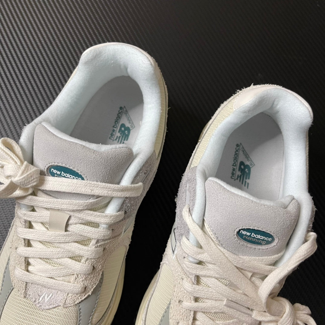 NEW BALANCE 2002R "Linen"
