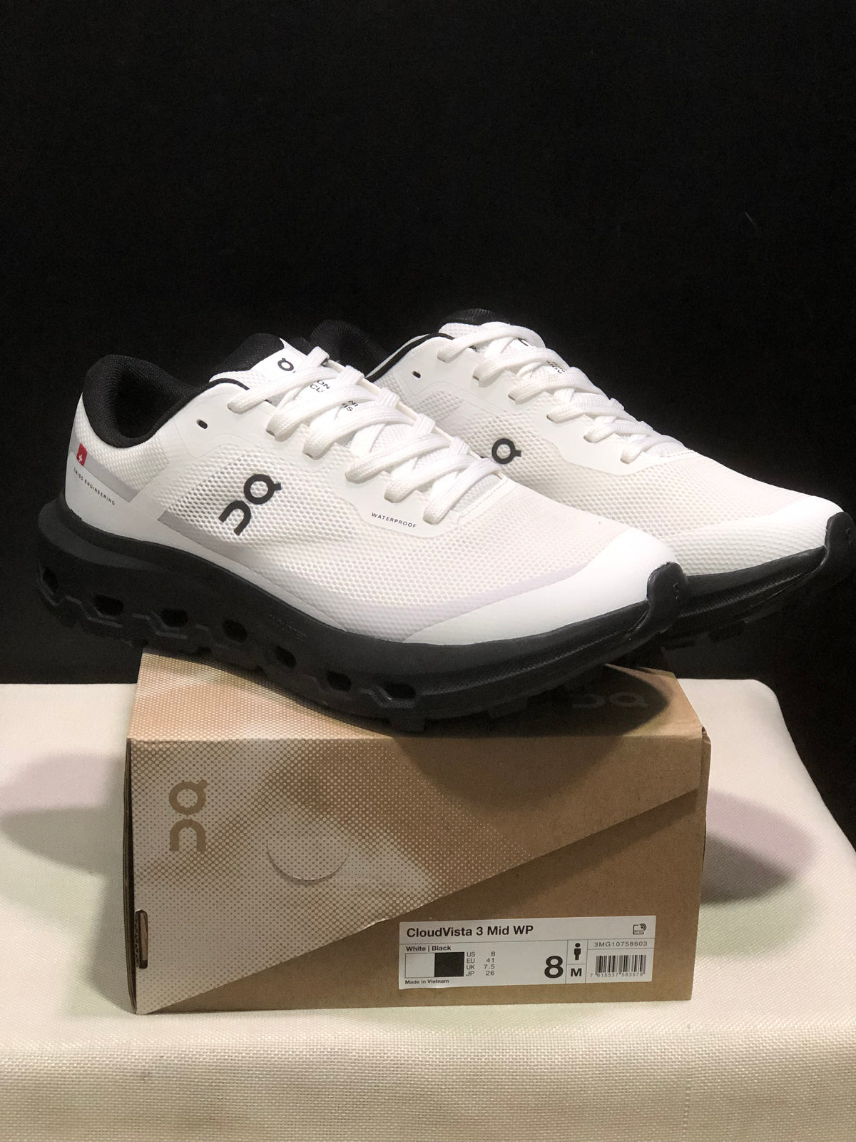 ON - Cloudvista 3  white black