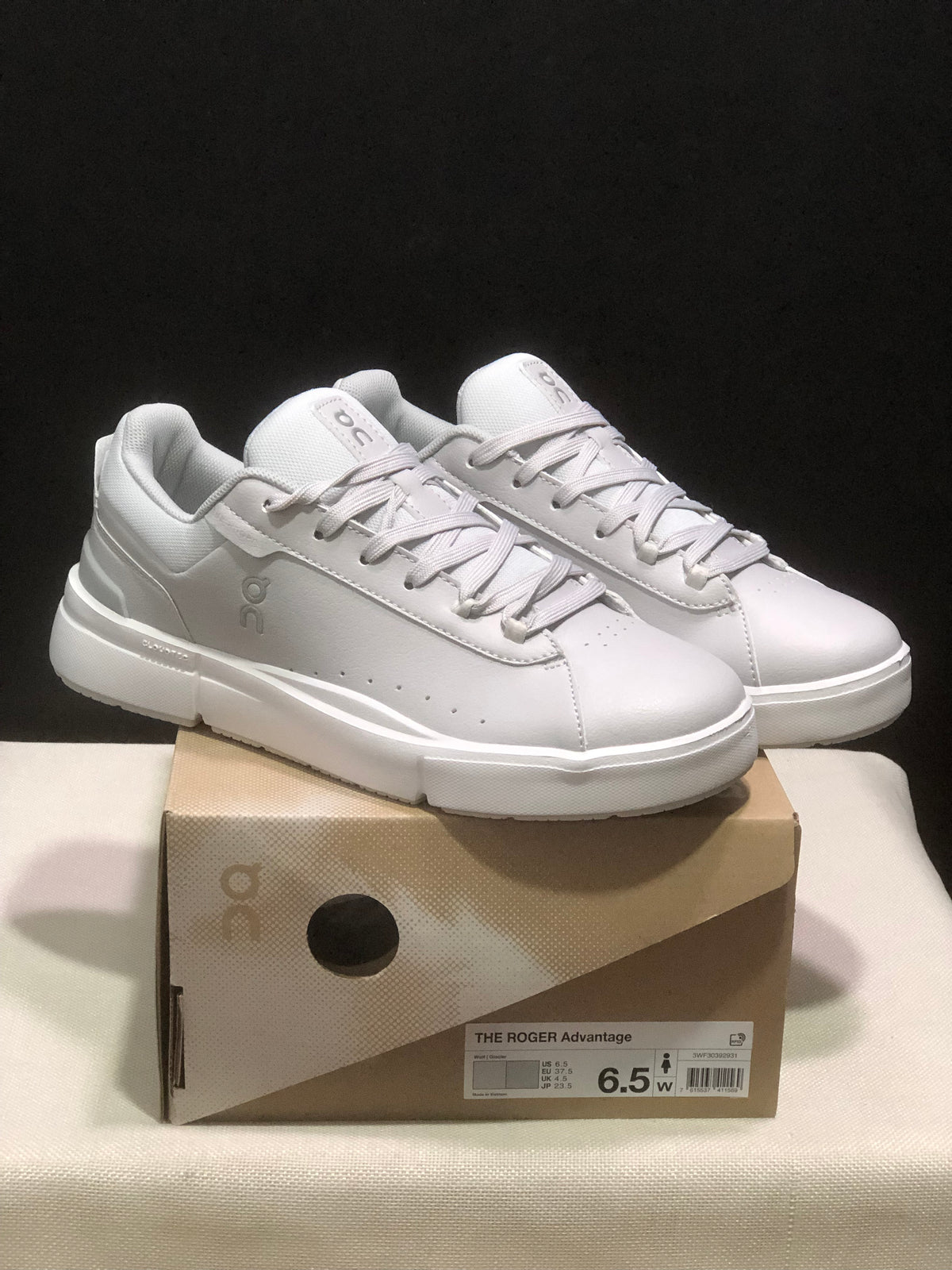 ON - ROGER FEDERER X THE ROGER CENTRE COURT WOLF GLACIER