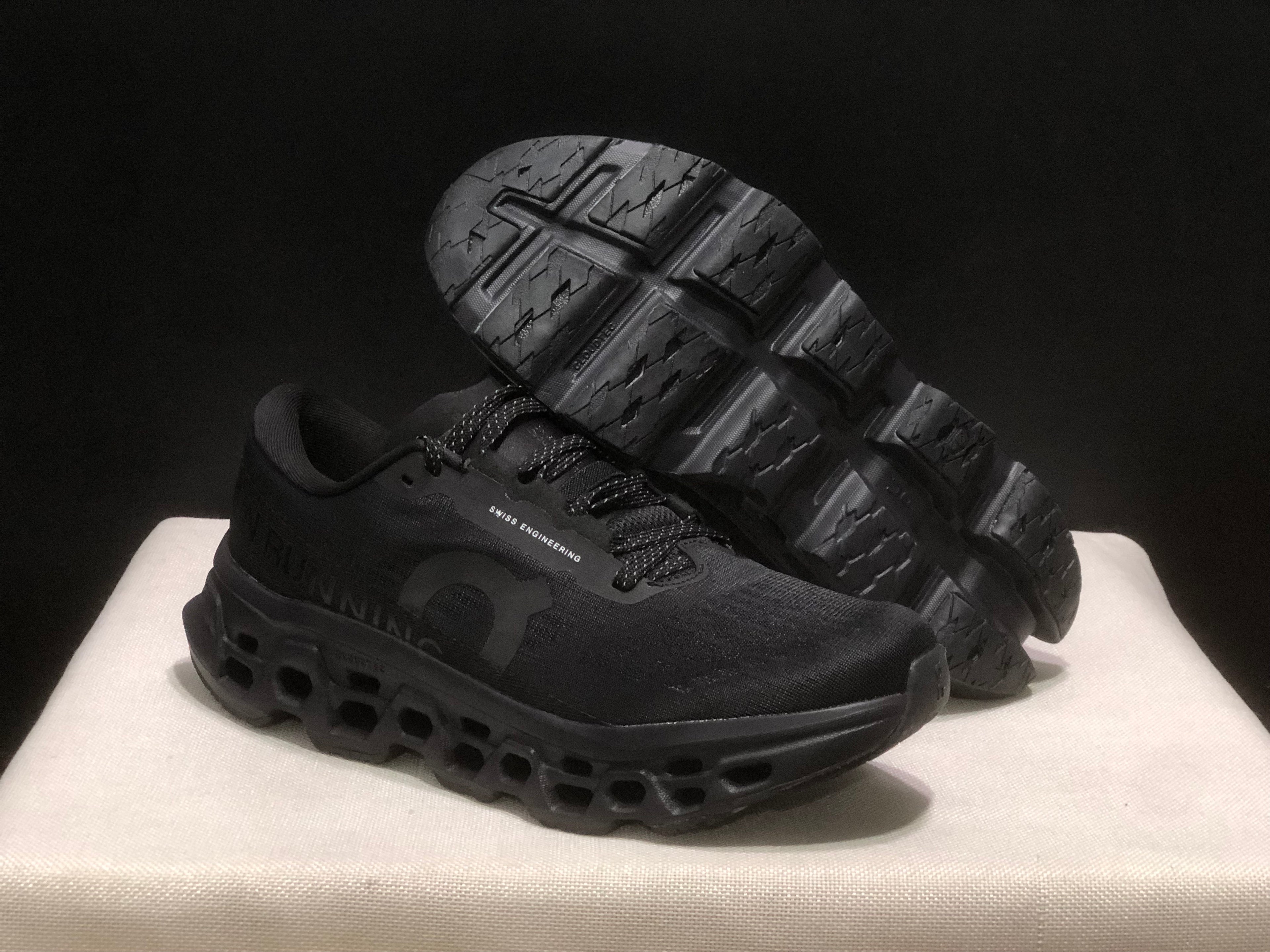 ON - Cloundmonster 3 'Black | Black'