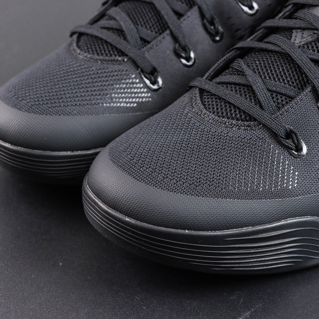 Kobe 9 EM low Protro Triple Black