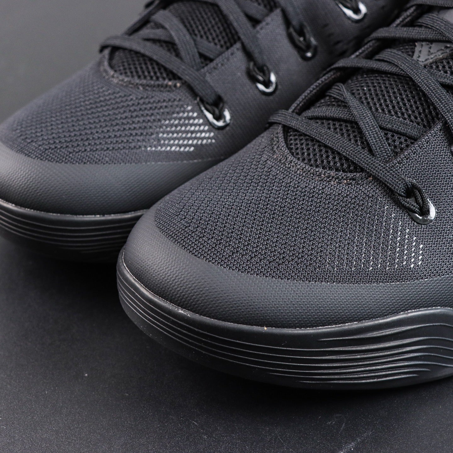 Kobe 9 EM low Protro Triple Black