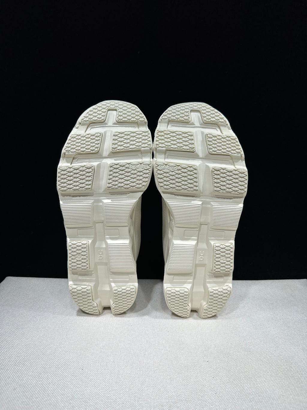ON - Cloudmonster 2 'Invincible Ivory White'