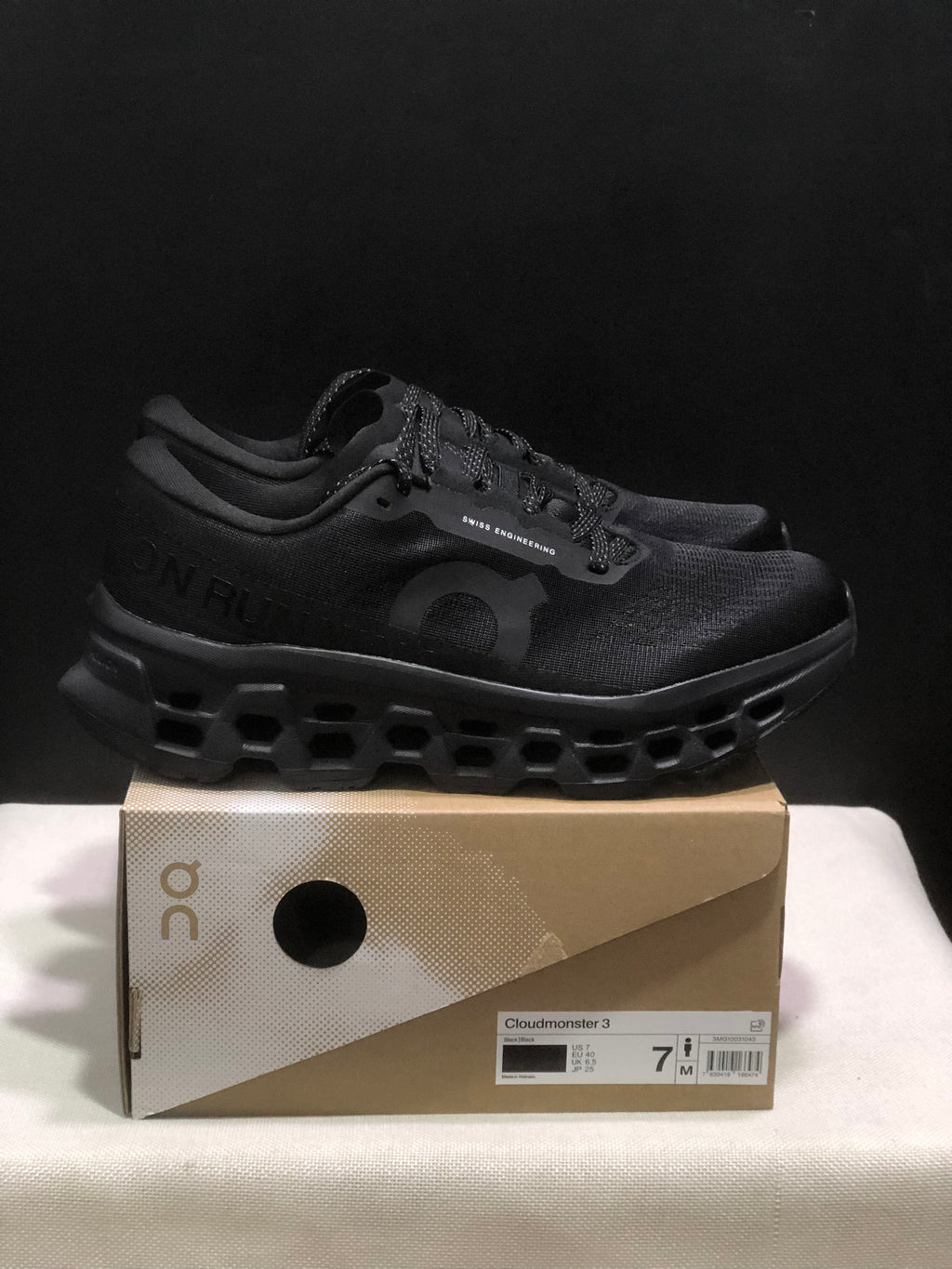ON - Cloundmonster 3 'Black | Black'