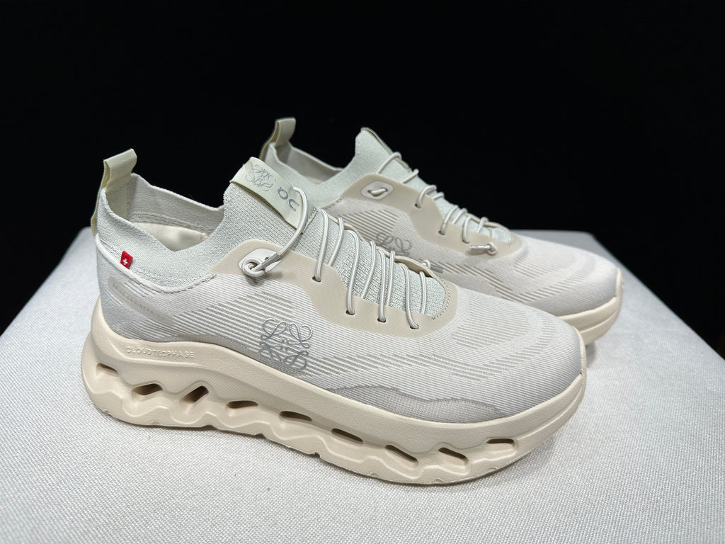 ON - Cloudtilt x Loewe 'Sand'