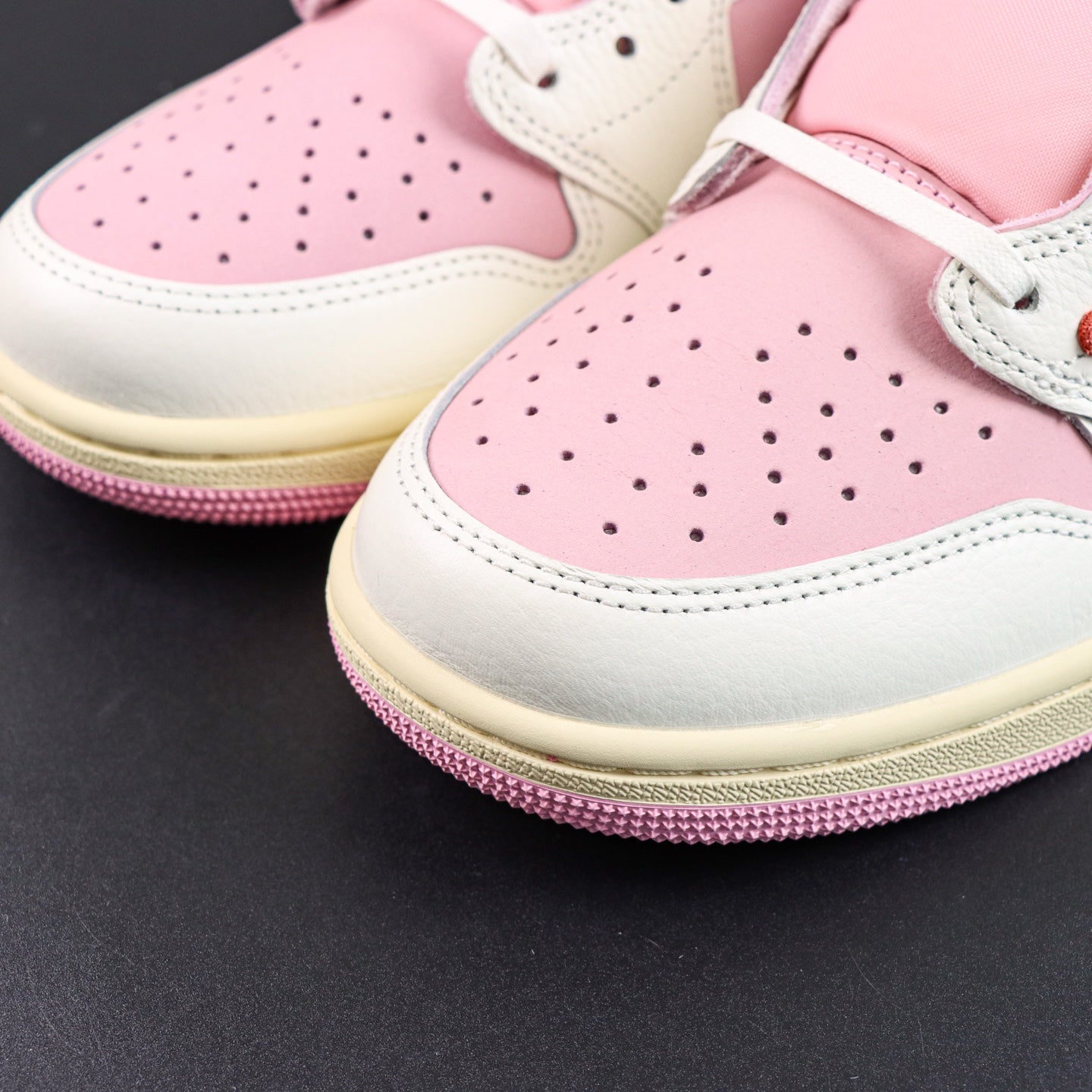 Jordan 1 Low OG x Travis Scott 'Tropical Pink'