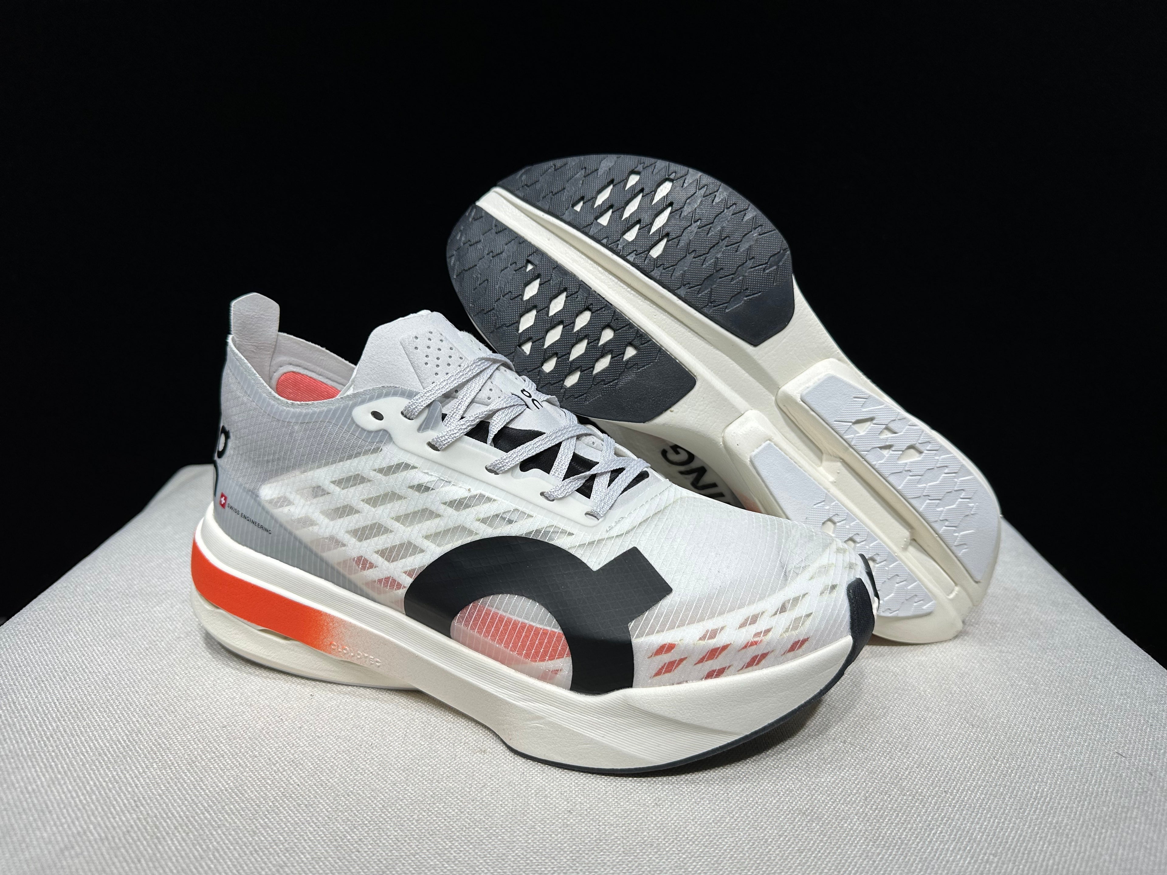 ON - Cloudboom Strike 'White | Black'