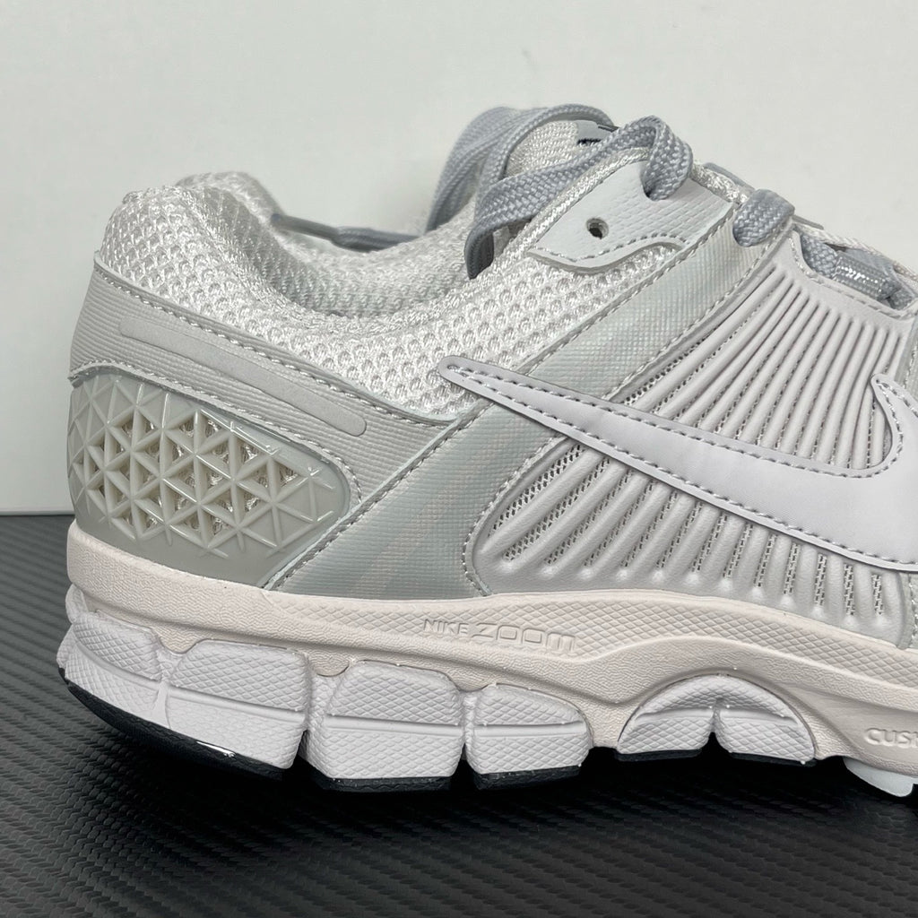 NIKE AIR ZOOM VOMERO 5 SP Vast Grey / Black-Sail