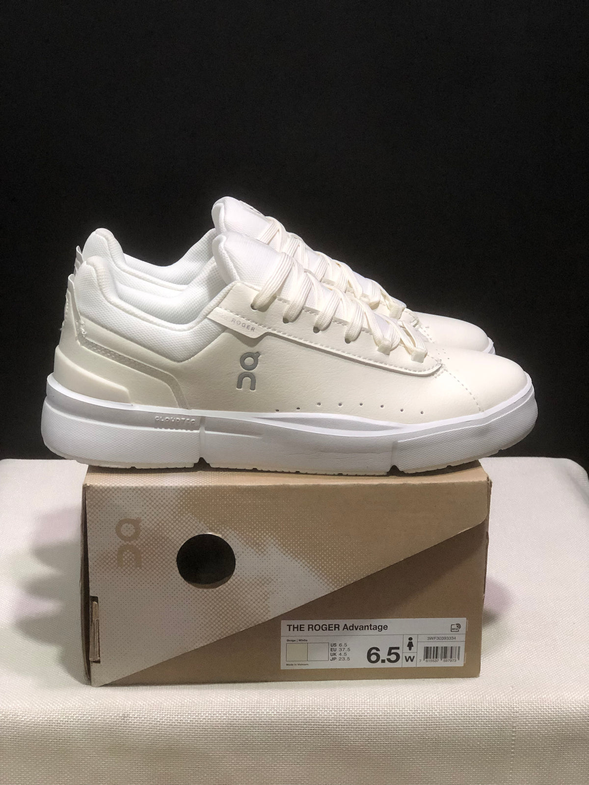 ON - ROGER FEDERER X THE ROGER CENTRE COURT BEIGE WHITE