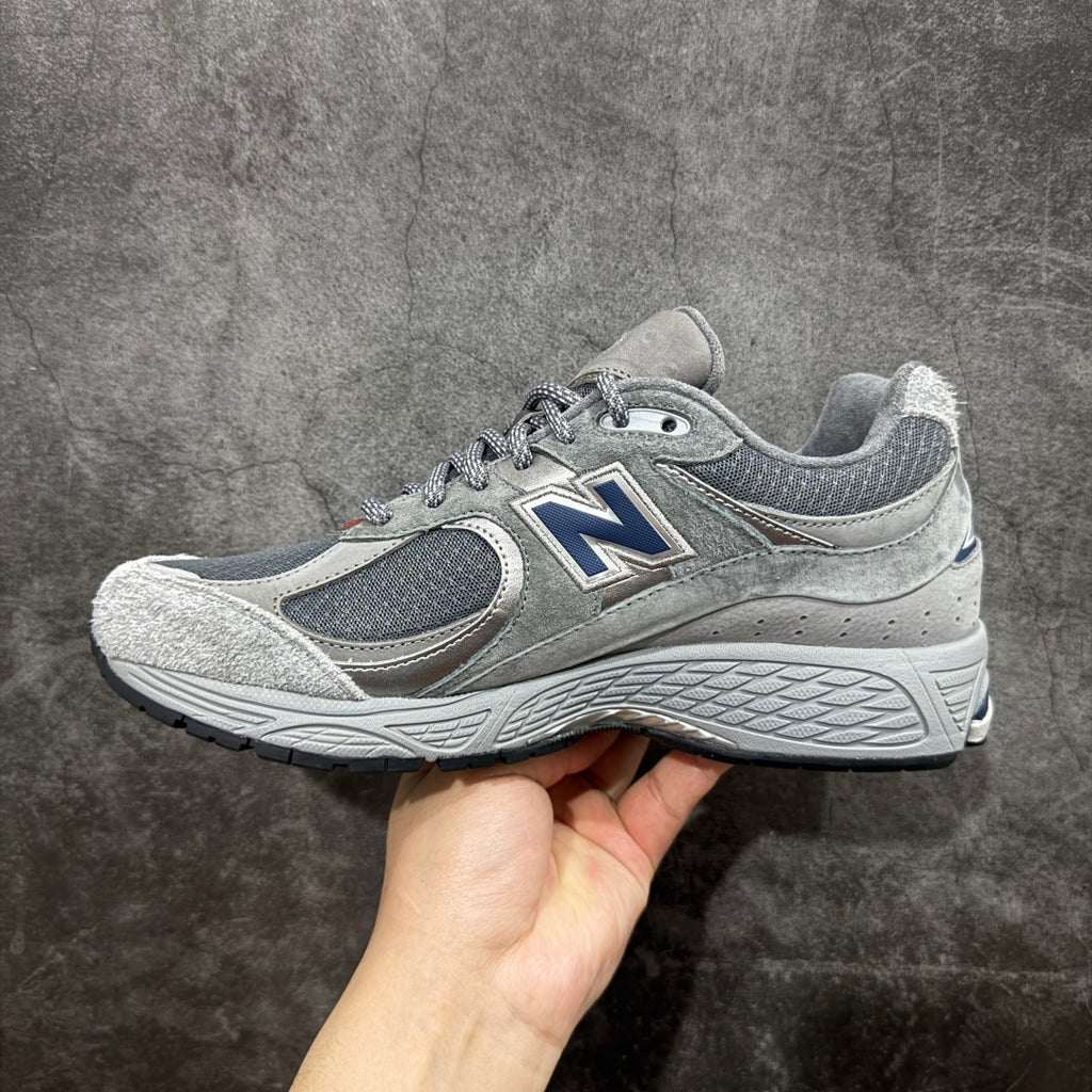 NEW BALANCE 2002R grey and indigo/navy