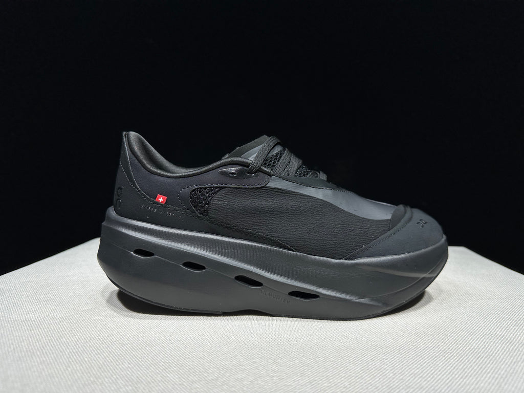 ON - CLOUDBOOM VOLT ALL BLACK