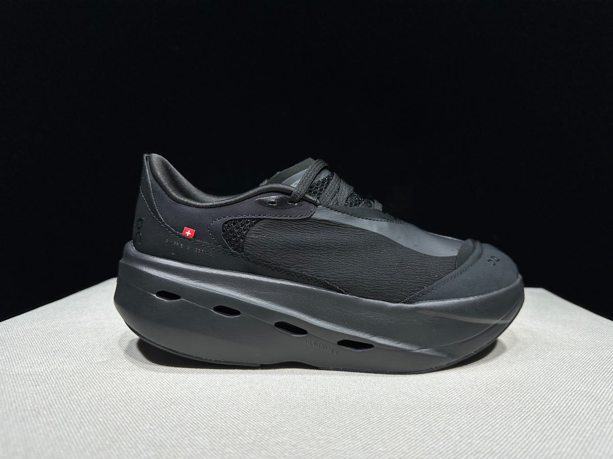 ON - CLOUDBOOM VOLT ALL BLACK