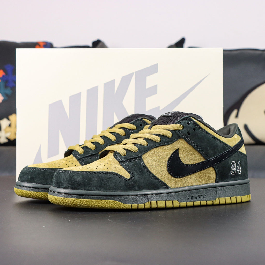 Nike SB Dunk  Low Supreme "Camper Green"