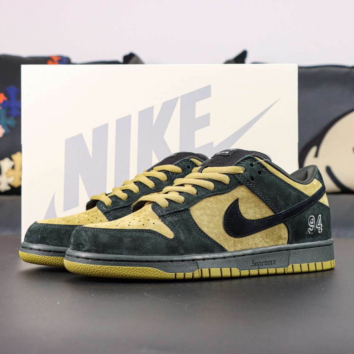 Nike SB Dunk  Low Supreme "Camper Green"