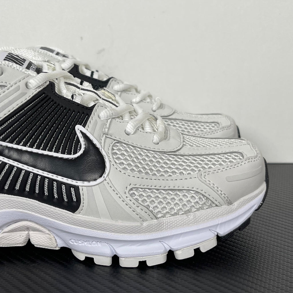 NIKE AIR ZOOM VOMERO 5 "White Black" "Panda"