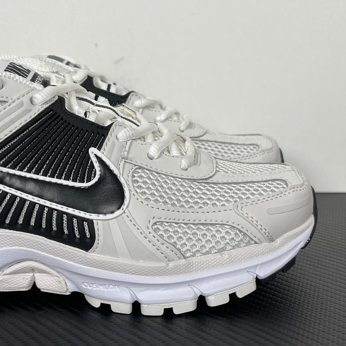 NIKE AIR ZOOM VOMERO 5 "White Black" "Panda"