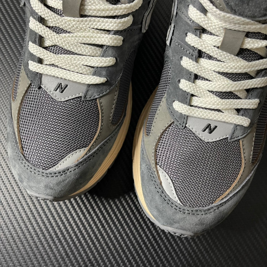 NEW BALANCE 2002R charcoal and grey