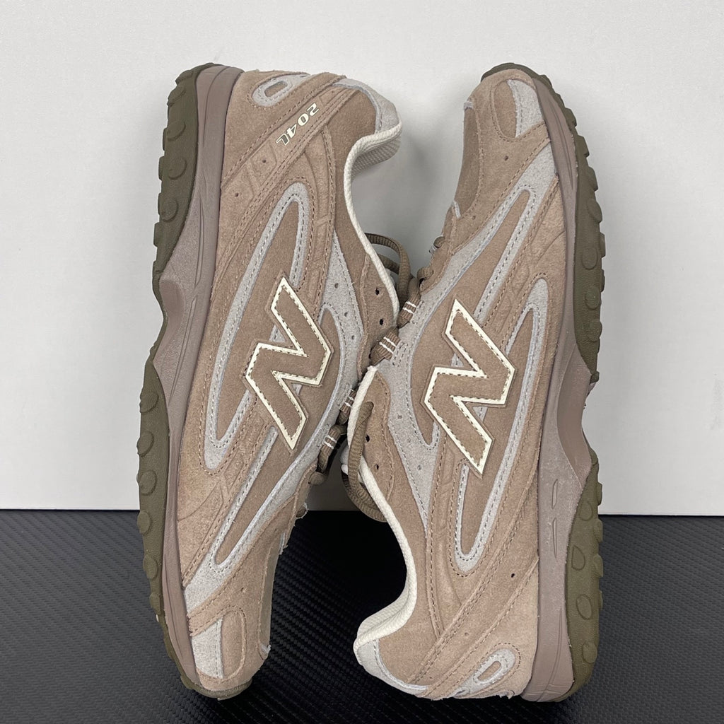 New Balance 204L Mushroom / Arid Stone