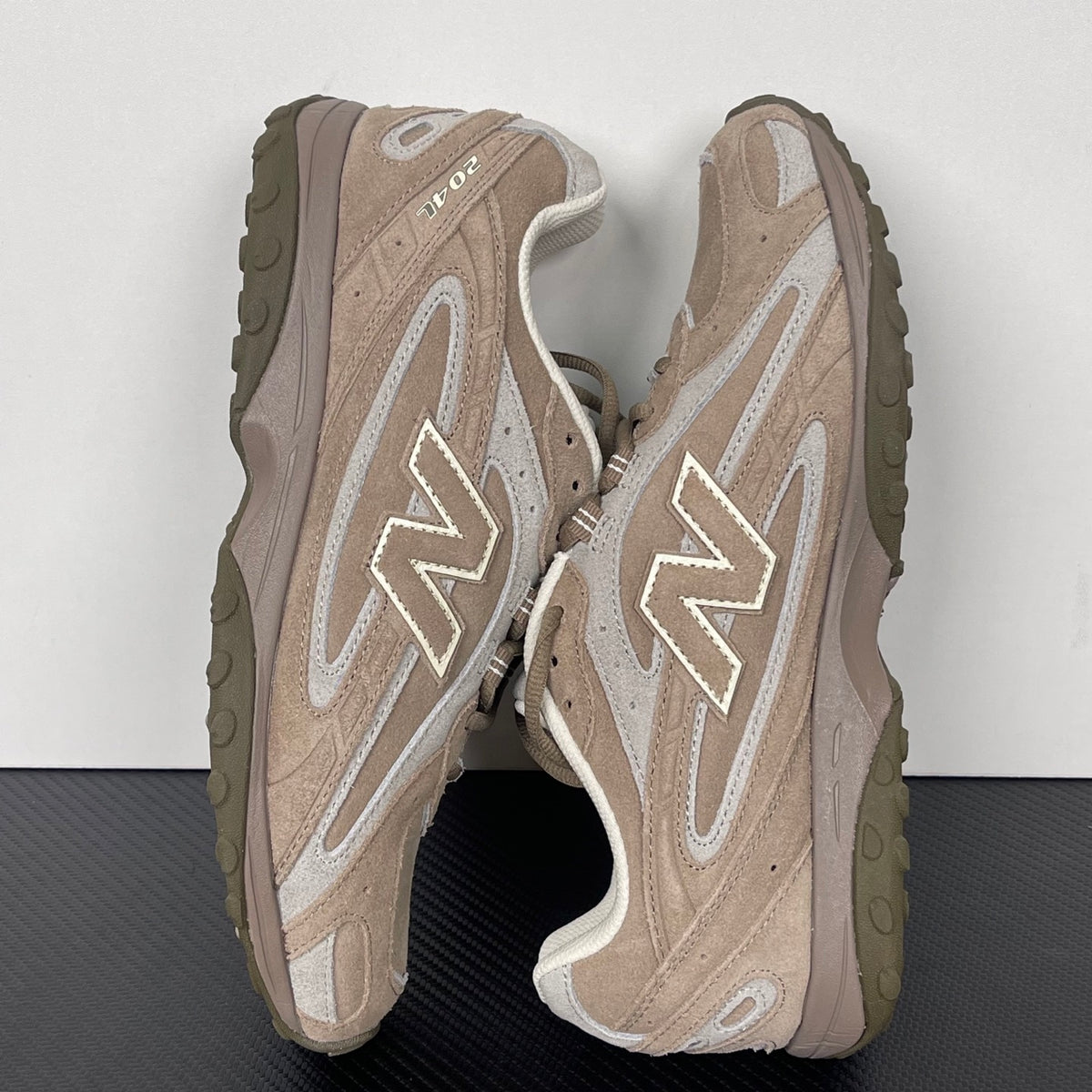 New Balance 204L Mushroom / Arid Stone