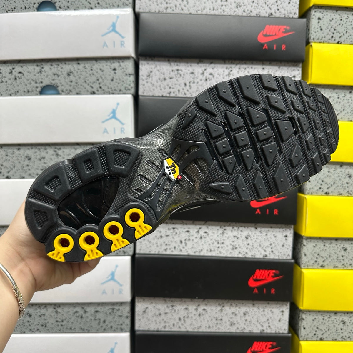 NIKE AIR MAX PLUS Black Reflective