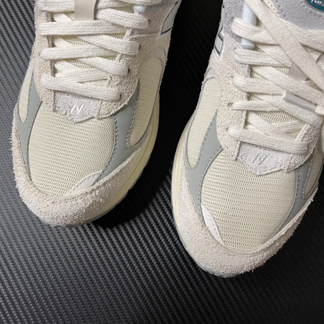 NEW BALANCE 2002R "Linen"