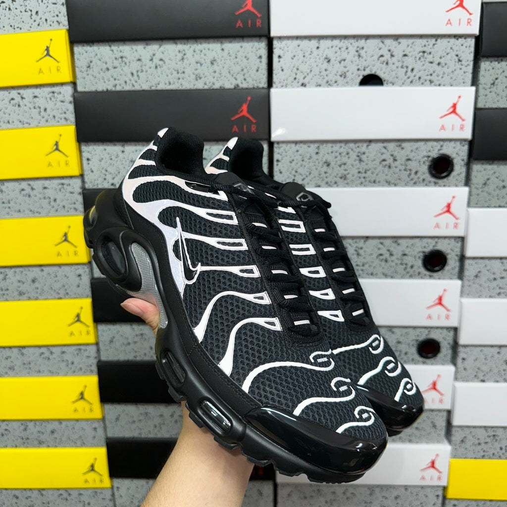 NIKE AIR MAX PLUS Black Reflective Silver