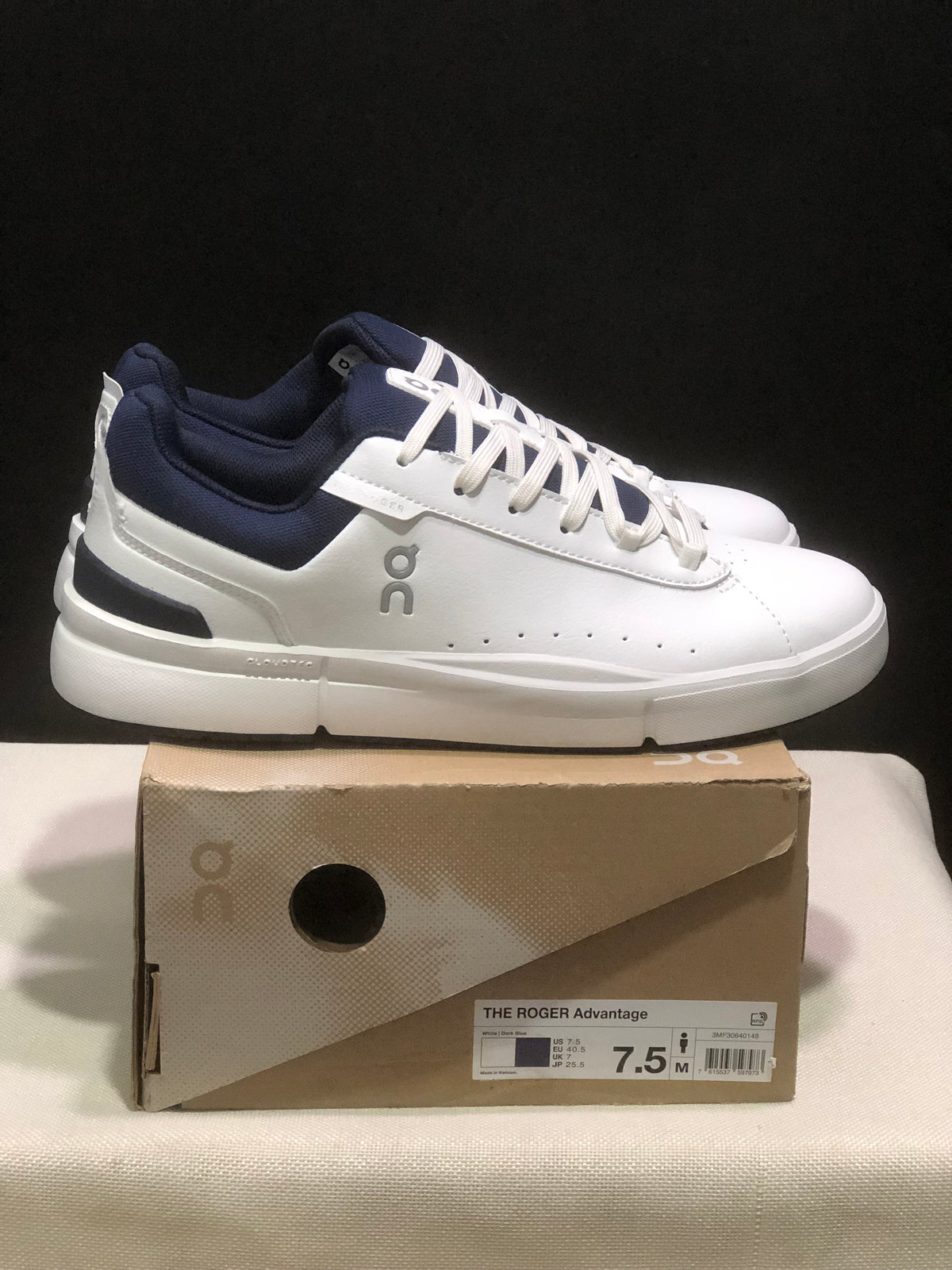ON - ROGER FEDERER X THE ROGER CENTRE COURT WHITE DARK BLUE