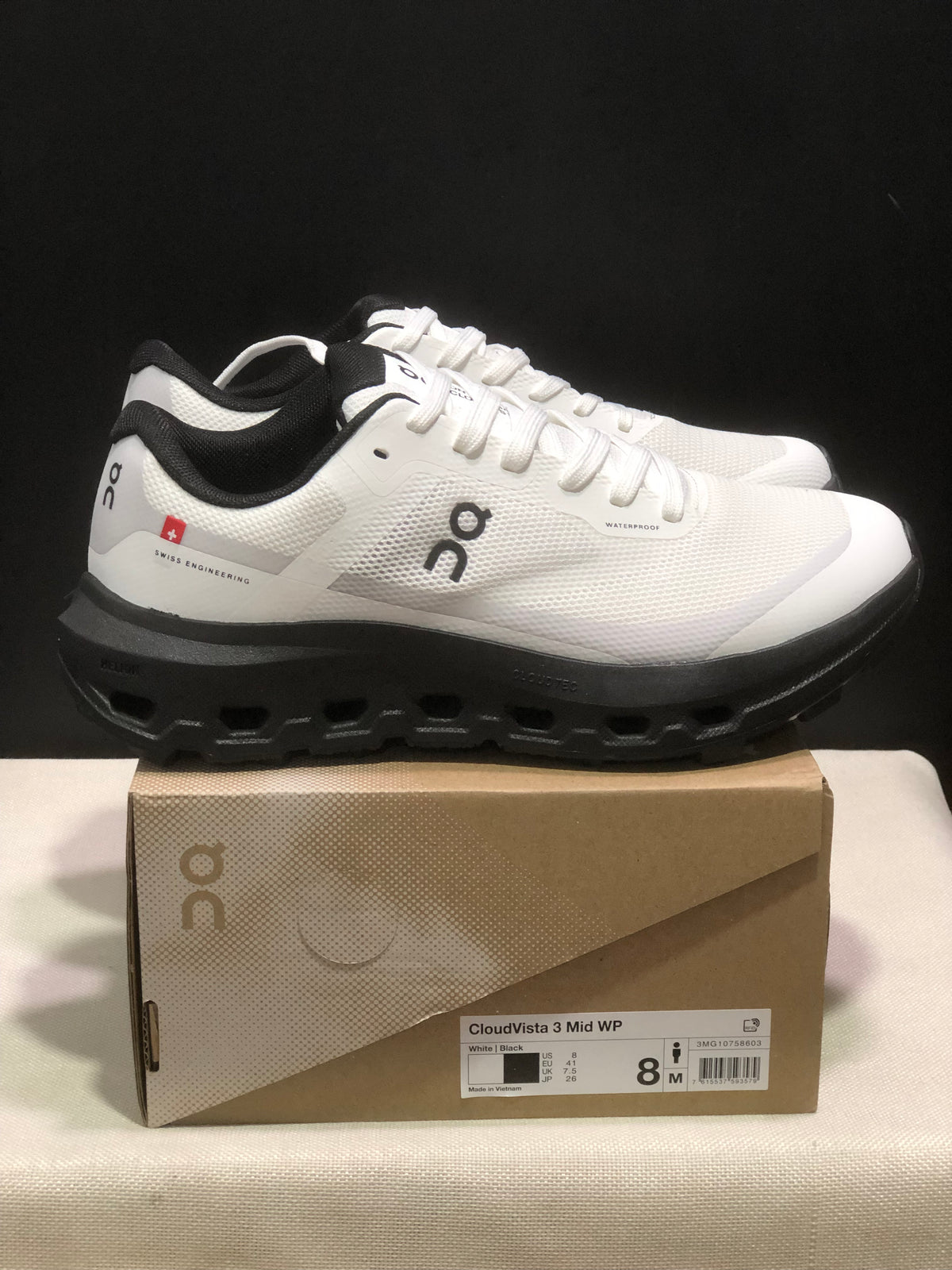 ON - Cloudvista 3  white black
