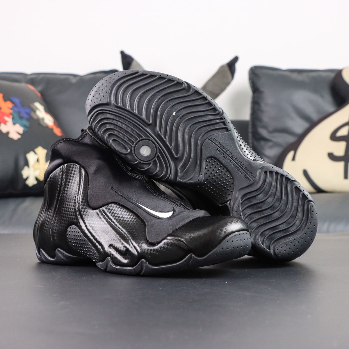 NIKE AIR FOAMPOSITE Black / Black-Metallic Silver (Carbon Fiber look)