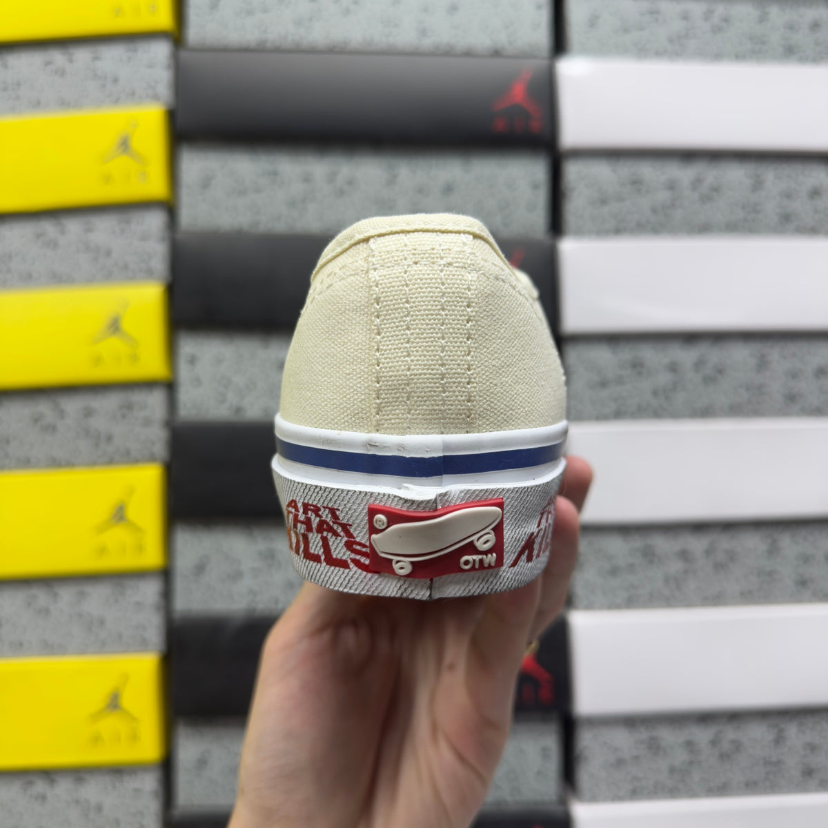 VANS  Authentic Reissue 44 Gallery Dept. Art That Kills WHITE