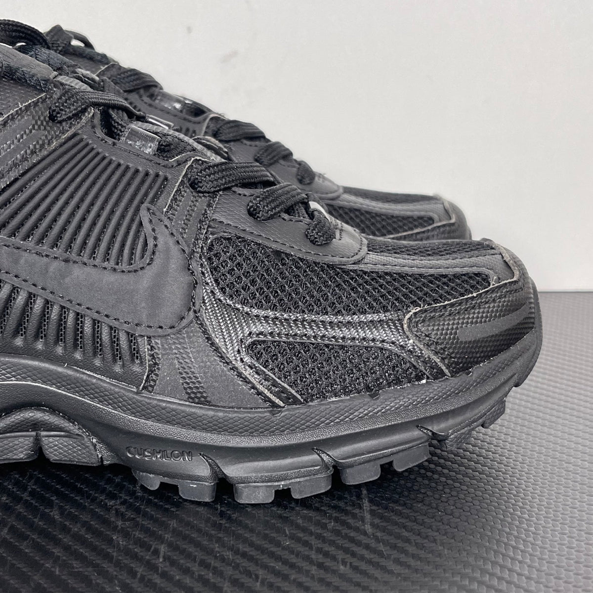 NIKE AIR ZOOM VOMERO 5 "Triple Black"