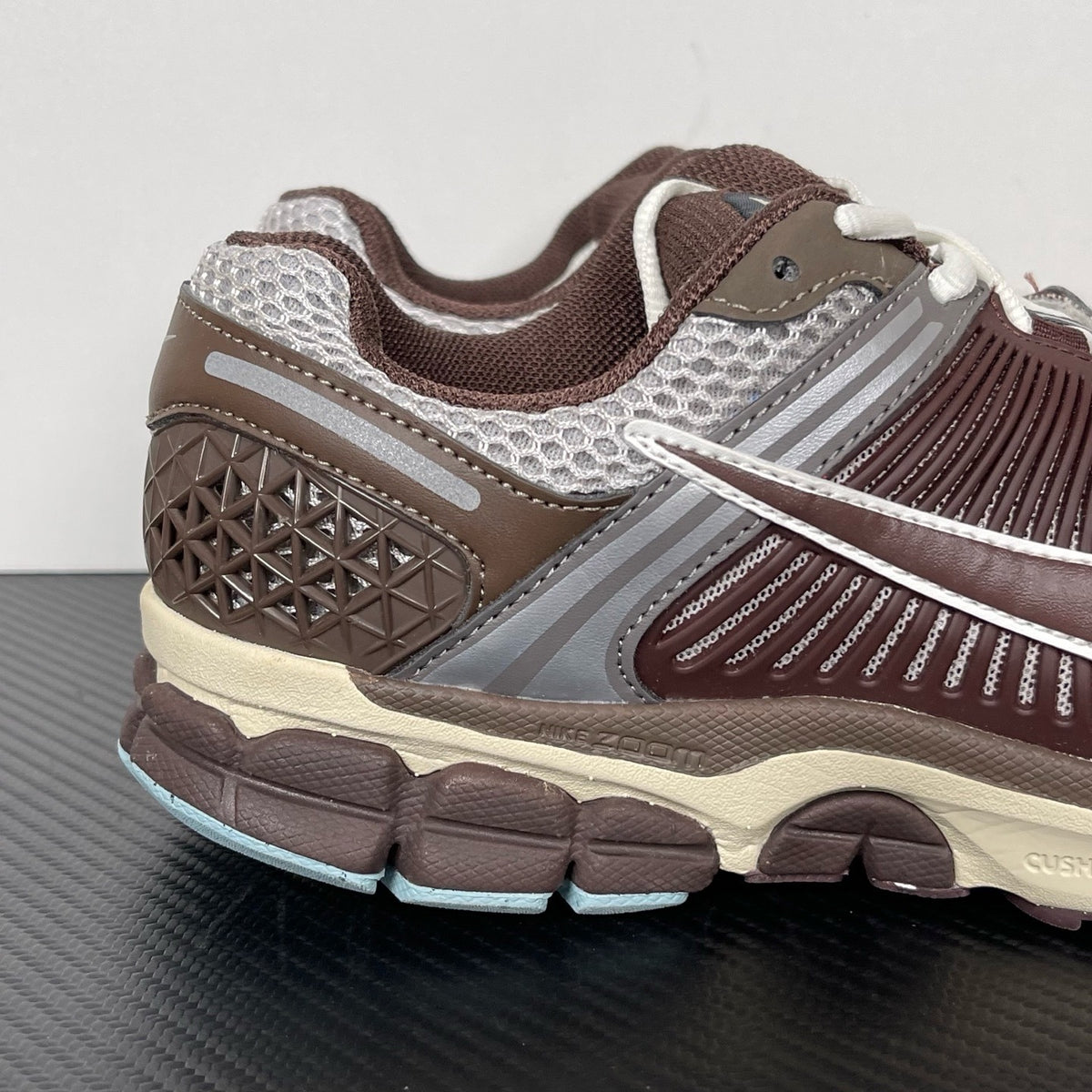 NIKE AIR ZOOM VOMERO 5 "Earth Fossil"