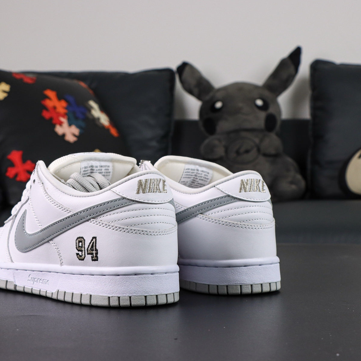 Nike SB Dunk  Low x Supreme "White Metallic Silver"