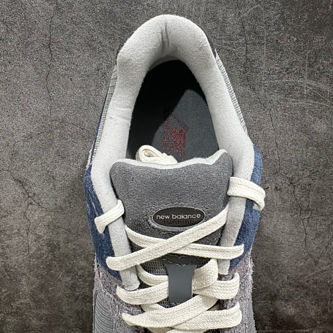 NEW BALANCE 2002R "Navy Castlerock"