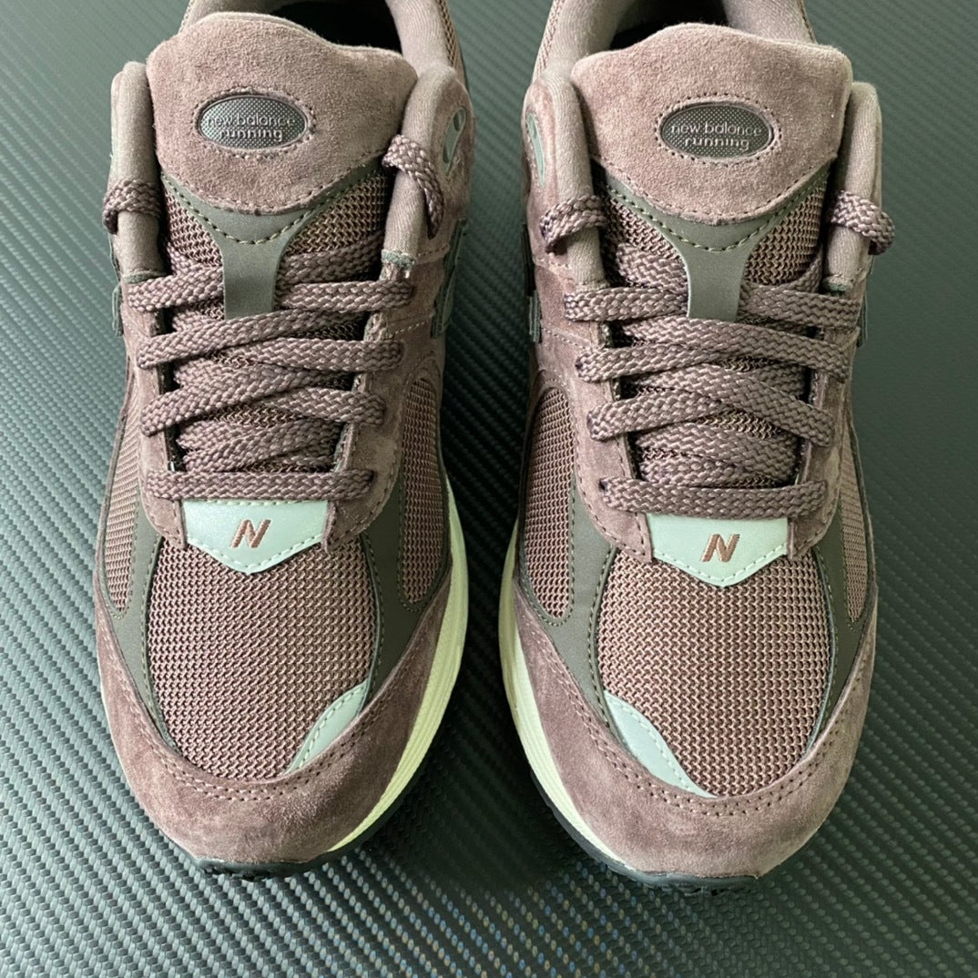 NEW BALANCE 2002R 'Truffle' wine-red/brown