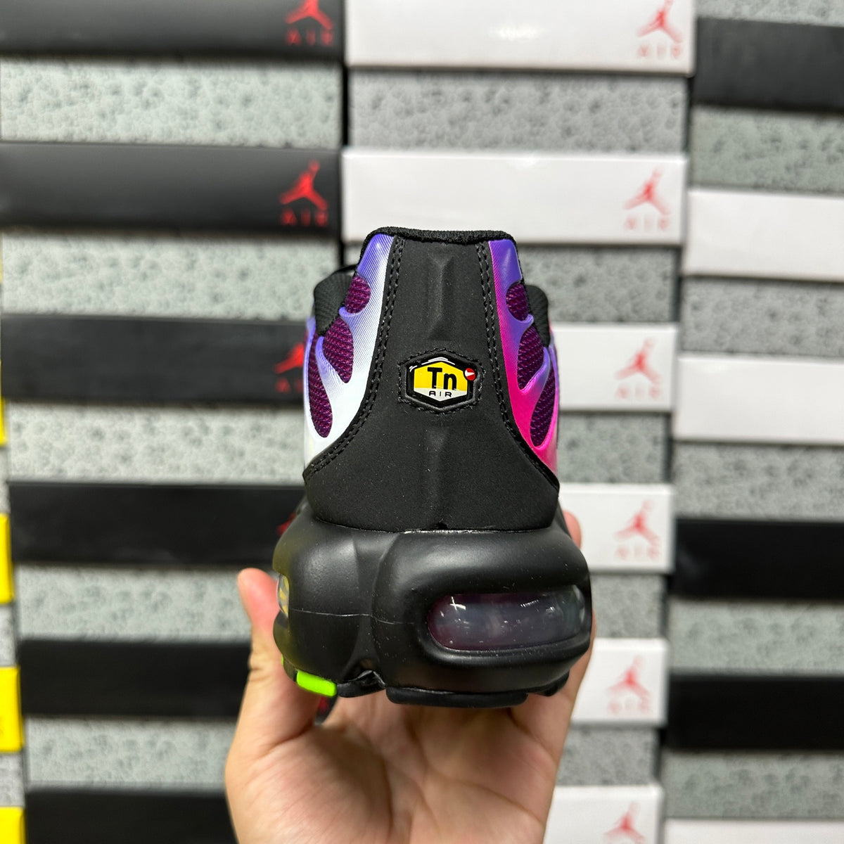 NIKE AIR MAX PLUS Rebellious Air Fireberry