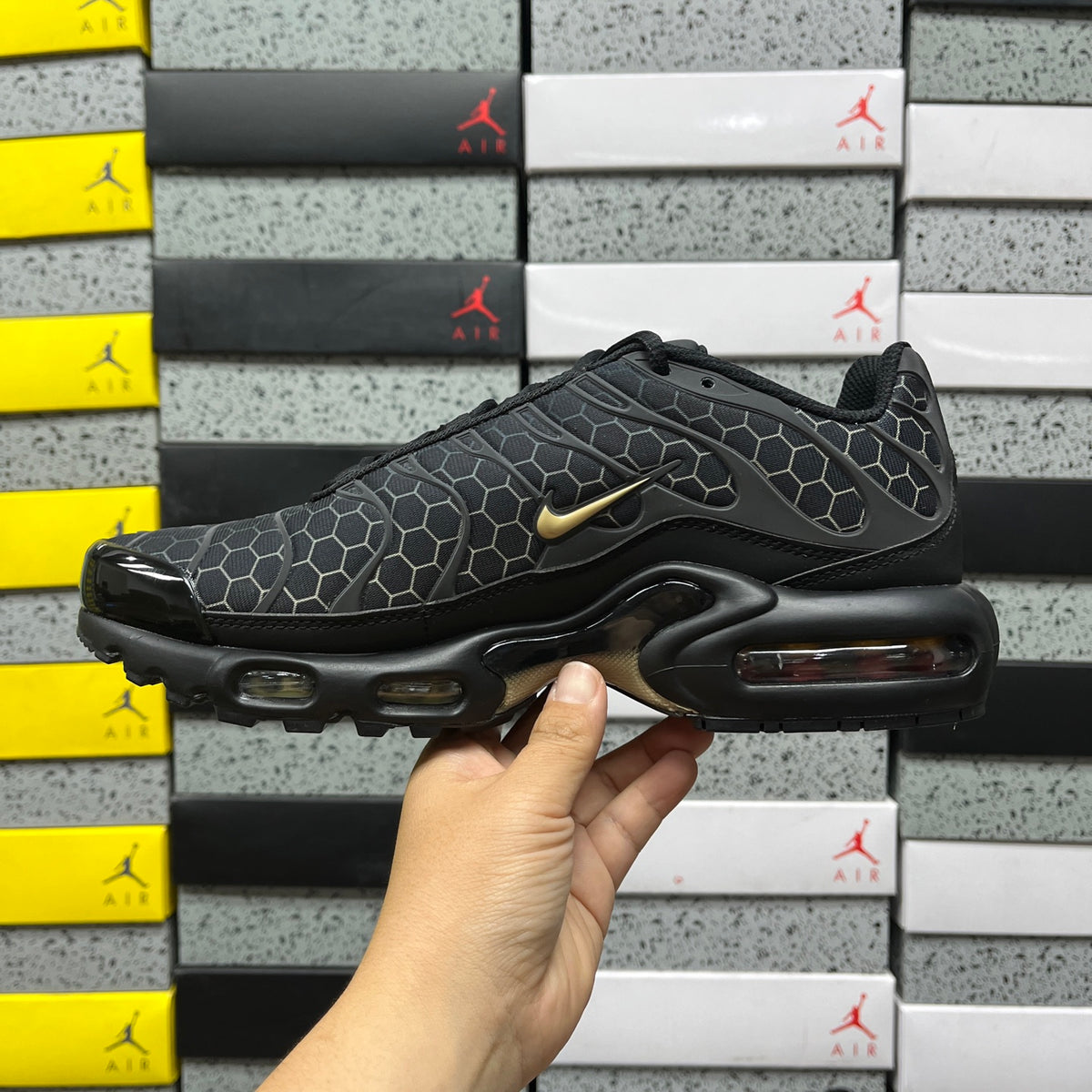 NIKE AIR MAX PLUS Black Honey