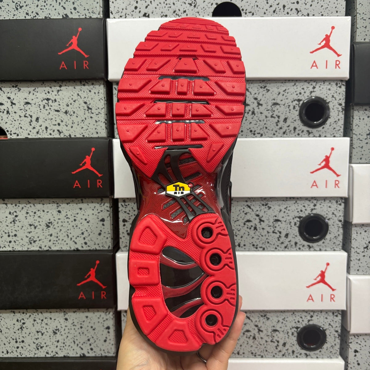 NIKE AIR MAX PLUS Black Red