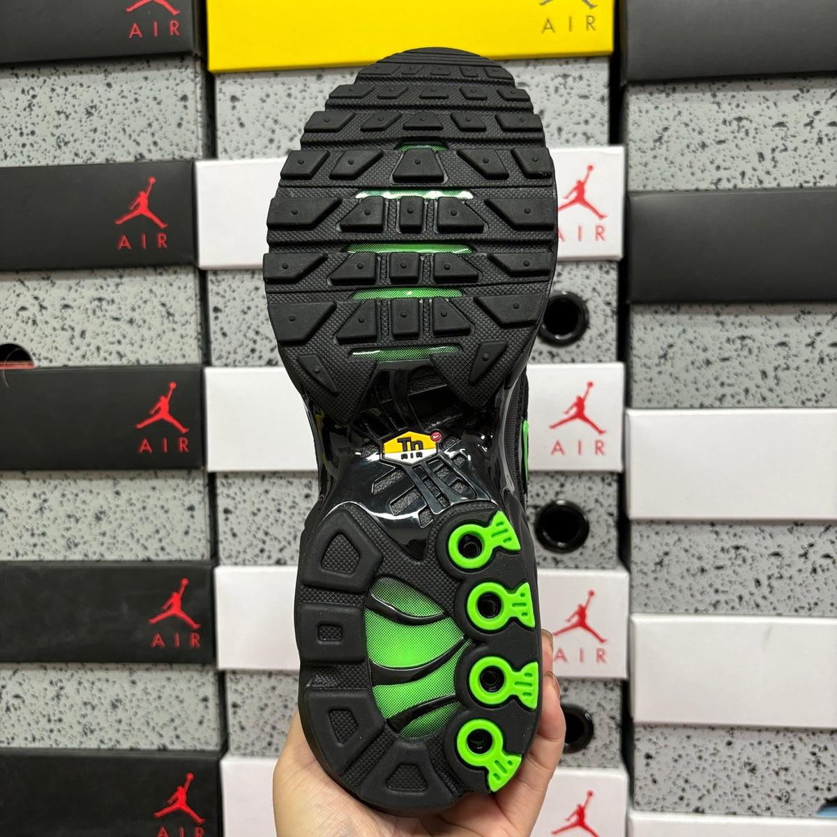 NIKE AIR MAX PLUS Black Green Strike